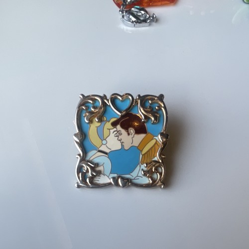 Disney Beauty & The Beast Cinderella & Prince Charming Kissing Pin {2004}