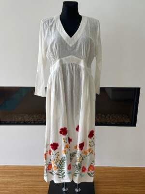 neuwertig   Francesca Bassi   Maxi Kleid 36-38 NP 249,- weiß bestickt