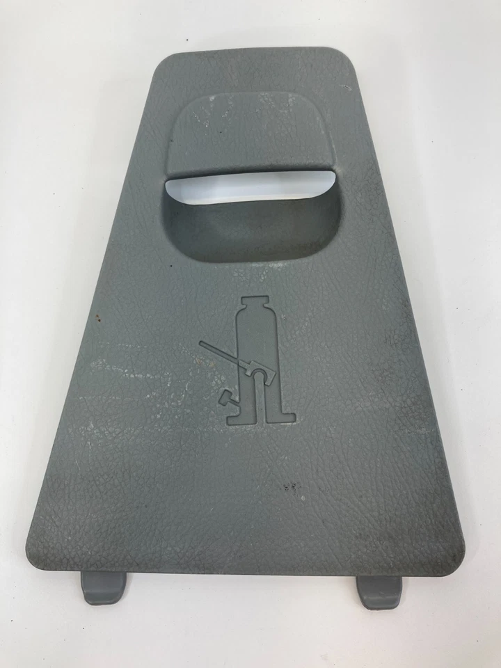 Cubierta de compartimento de almacenamiento de gato de neumático de repuesto trasero Kia Borrego 2009 2010 2011 OEM Foto 2 de 4