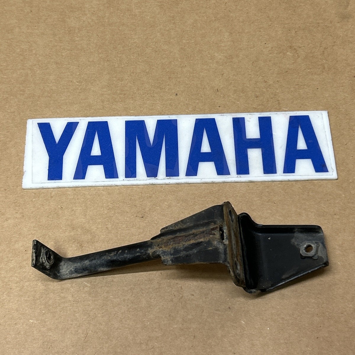 YAMAHA RAPTOR 660 OEM REAR FENDER STAY BRACKET MOUNT 5LP-21613-10