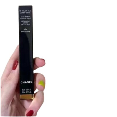 Channel Le Rouge Duo Ultra Tenue Liquid Lip Gloss #174