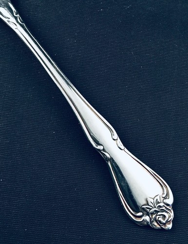 1 ONEIDA 1881 ROGERS ARBOR ROSE TRUE ROSE DINNER FORK STAINLESS GLOSSY USA - Picture 2 of 5