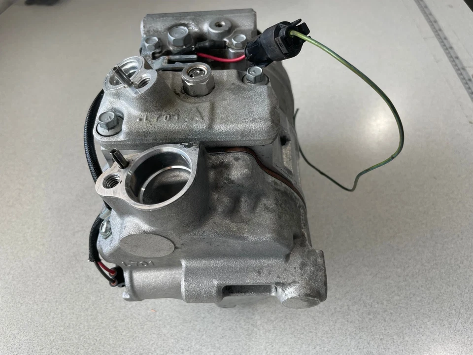 Mercedes-Benz CLS500 C219 2004-2010 ~ Compresor de aire acondicionado ~ A0012301211 Foto 2 de 4