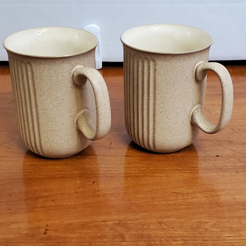 2 tazas Denby CHORUS tazas vintage gres fino moteado beige cerámica difícil de encontrar usadas en excelente estado Foto 2 de 4