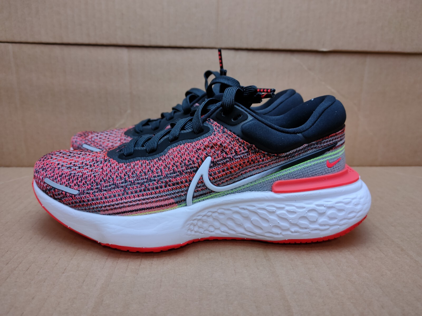 nike zoomx invincible run flyknit black bright crimson