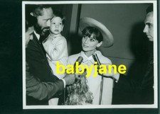 Foto vintage 8x10 de Audrey Hepburn Mel Ferrer & Son años 60 sincera con reporteros