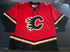 calgary flames red jersey