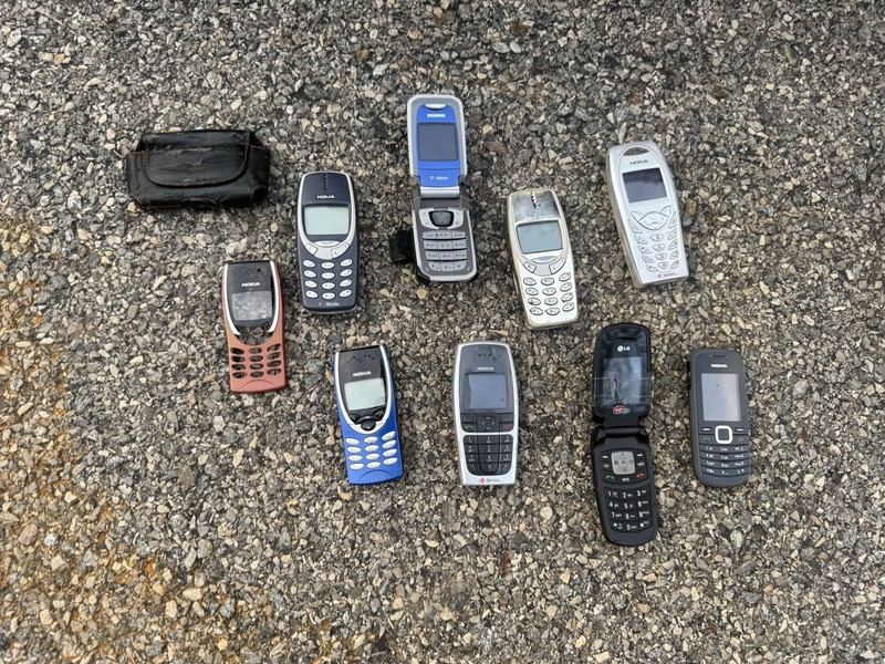 Old non-working phones for parts Nokia,LG,Siemens