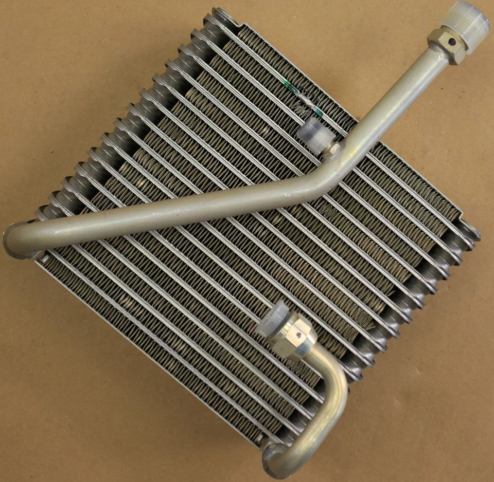 Evaporador de aire acondicionado núcleo 94153697 C2500 GMC CAMIÓN K3500 GM OEM Foto 2 de 4