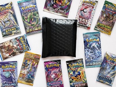   Pokémon pack - Sealed booster pack and hard shell magnetic case W/ hit  