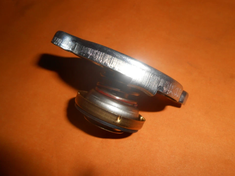 Daimler DART SP250 (1960-66) 7 фунтов (примерно 3.18 кг) заливная крышка радиатора - Изображение 3 из 4