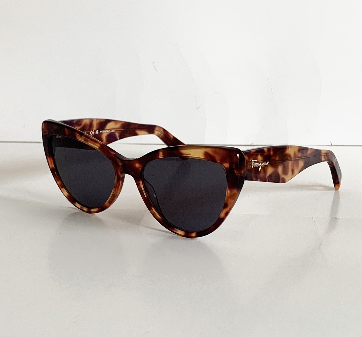 Salvatore Ferragamo SF930S 214Tortoise Frame Cat Eye Women display picture 1