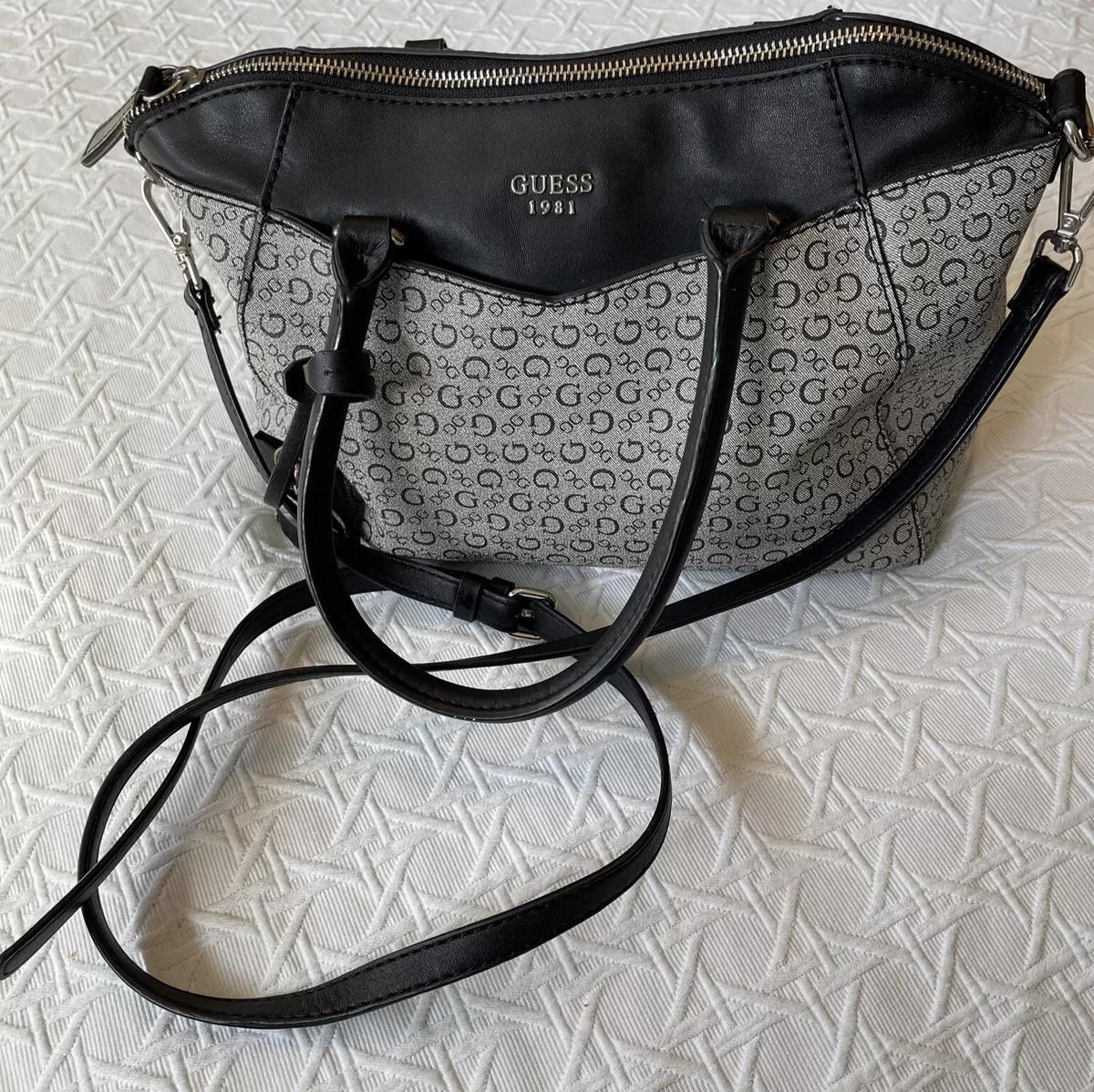 GUESS Crossbody Bag 'Vezzola' in Basalt Grey | ABOUT YOU