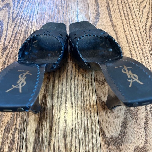Sandali con plateau Yves Saint Laurent tacchi. Legno nero 5"" pelle. Mulo floreale.