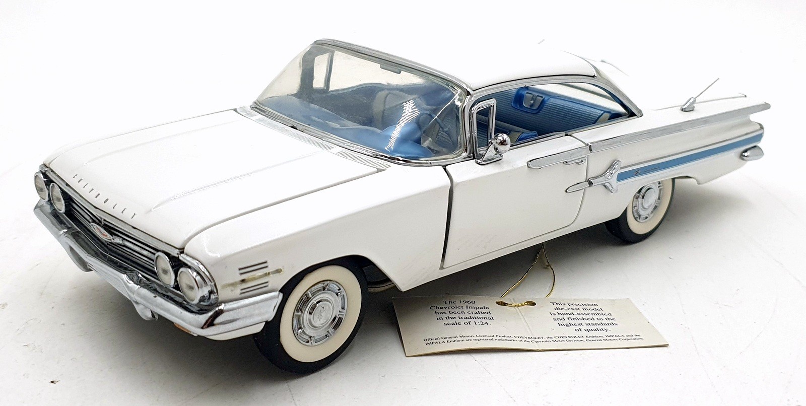 Franklin Mint 1/24 Scale 9126C - 1960 Chevrolet Impala - White