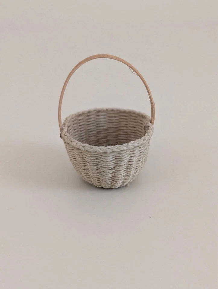 Carol Hardy Handwoven Basket w/ Handle Vintage IGMA Artisan Dollhouse Miniature - Image 2 of 4