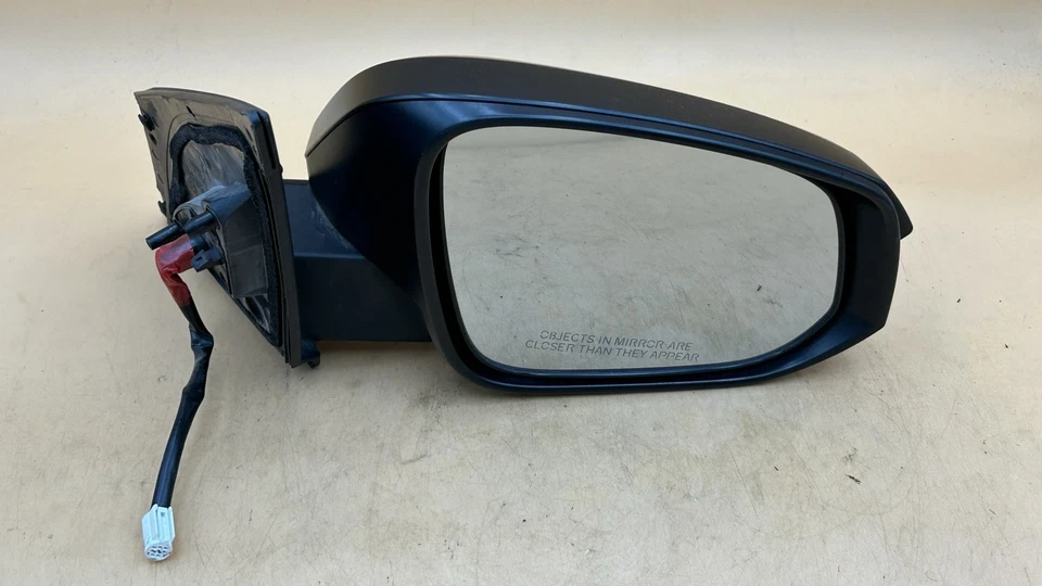 Оригинальное правостороннее зеркало обзора TOYOTA RAV4 2015-2018 годов выпуска черное - Изображение 2 из 4