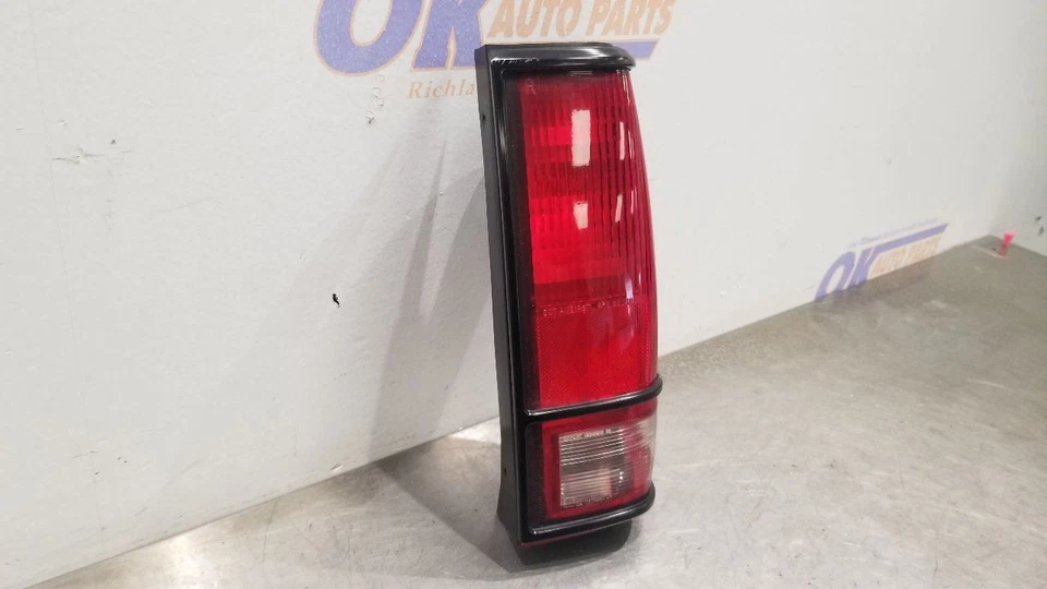 93 GMC TYPHOON CONJUNTO LUZ TRASERA PASAJERO DERECHO 16500594 Foto 4 de 4