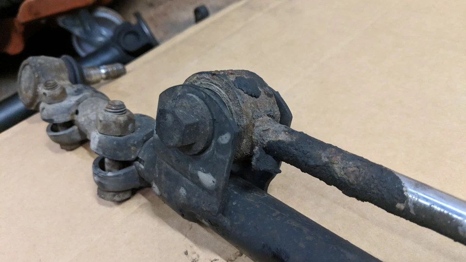 RANGE ROVER STEERING RACK WITH STRUT - Image 4 of 4