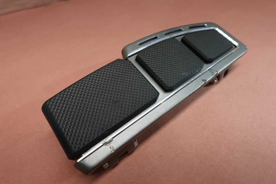 Harley Davidson Road King 1999-2006 FLHRI reposapiés delantero izquierdo estribo Foto 2 de 4