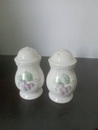 Pfaltzgraff Stoneware Grapevine 5 Piece Set Sugar Bowl with Lid, Creamer, S&P - Picture 3 of 15