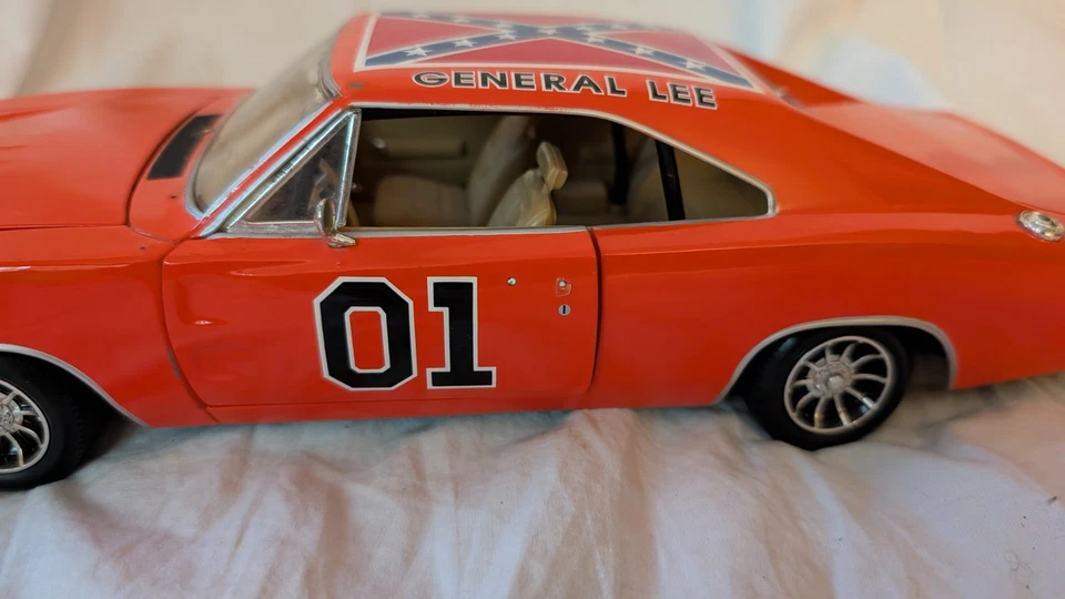 Vintage Ertl General Lee 1969 Dodge Charger Diecast Car 1981 Warner Bros 1:18 - Image 3 of 4