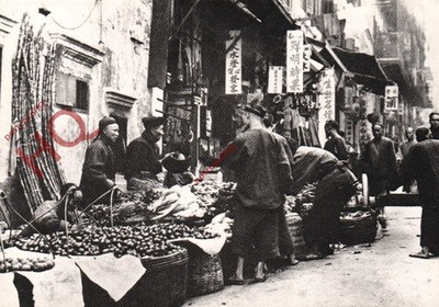 Postkarte: Hongkong, Obst- und Gemüsehandel in der D'Aguilar Street (Repro)