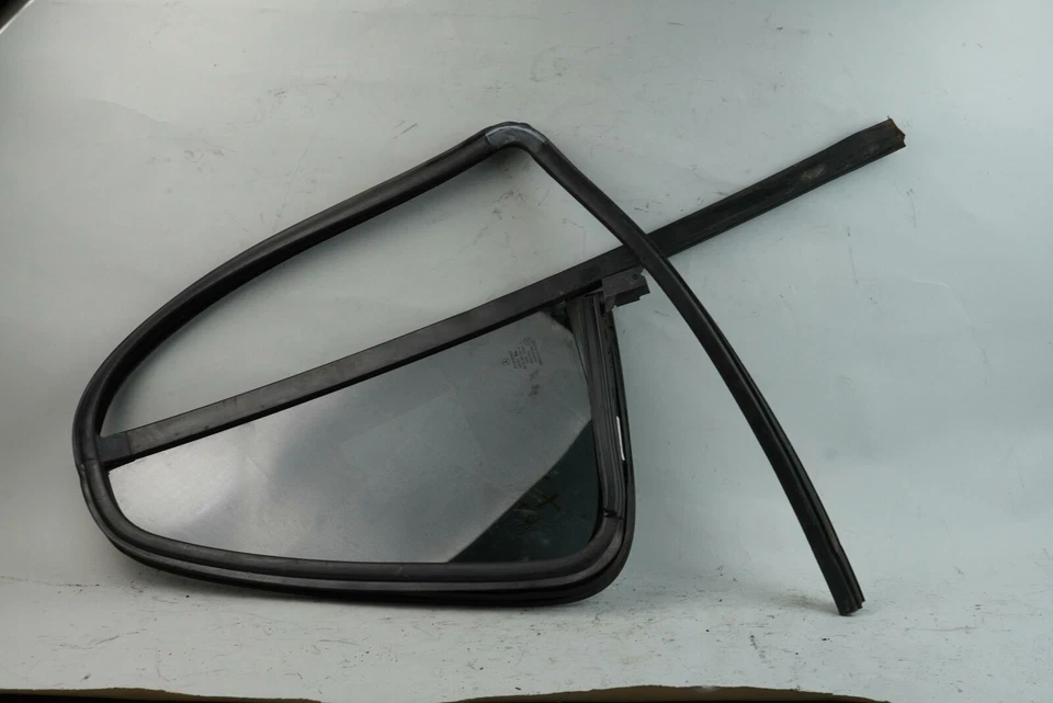 1998 - 2005 Mercedes Benz Ml Class W163 Window Glass Vent Door Left Lh Rear - Изображение 2 из 4