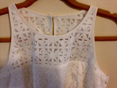 Robe Milly Blanche Sans Manches Avec Peplum Laser - Taille 4 - Neuf Avec étiquette - Coton
