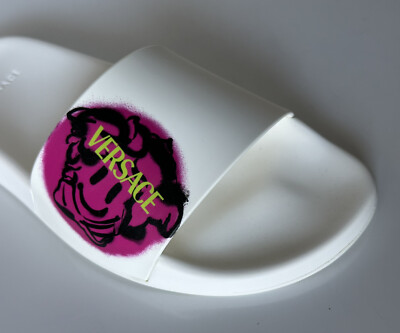 サンダル・ミュール VERSACE MEDUSA SMILEY SLIDE SANDALS (DSR609CN_1A020052W090) Versace Smiley Medusa Slides Sandals White/Fuxia 7 US