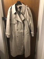 Urban Outfitters Vintage Cream Mack Size Medium