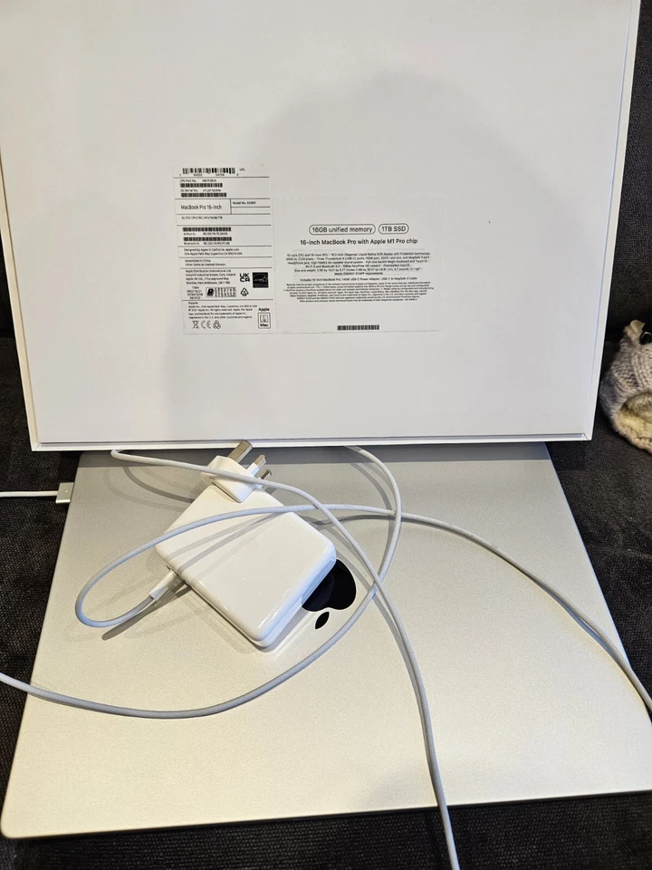 Apple MacBook Pro 16" M1 Max · 16GB · 1TB, photo 3 of 5
