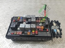 2014 VAUXHALL ZAFIRA 2.0L Diesel FUSE BOX 13368644