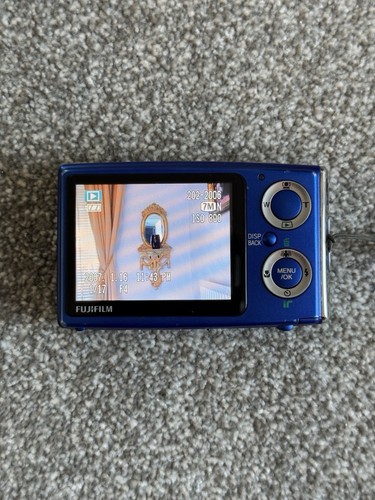 FUJIFILM FinePix Z10fd 7.2MP Compact Digital Camera + Charger + Original Case - Picture 3 of 13