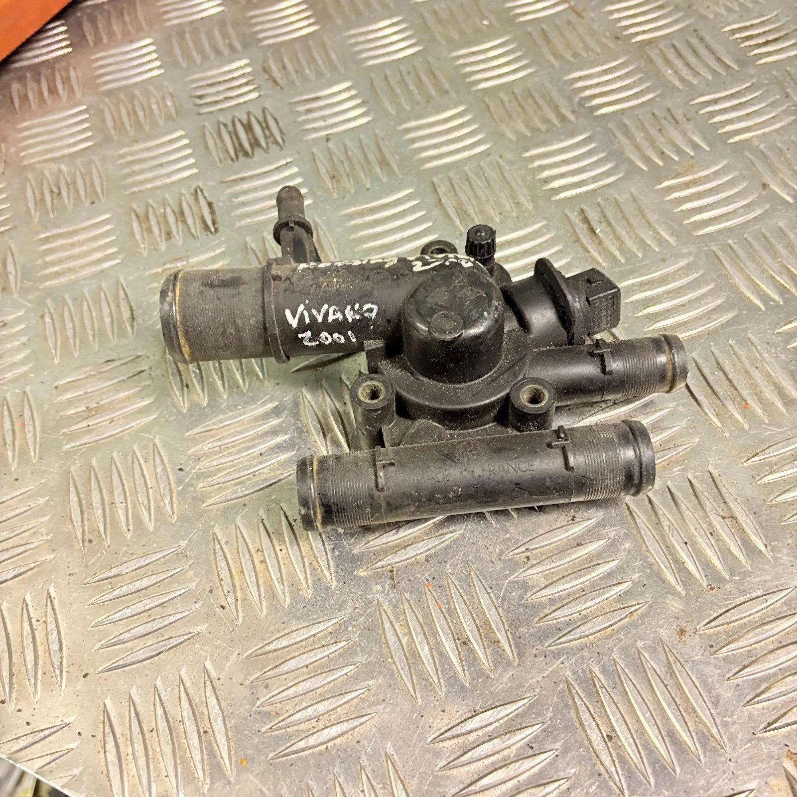 Actual Vivaro thermostat housing source item