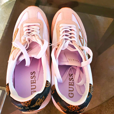 GUESS Women s Pink/White Low Top Lace-Up Athletic Sneakers Logo Accents