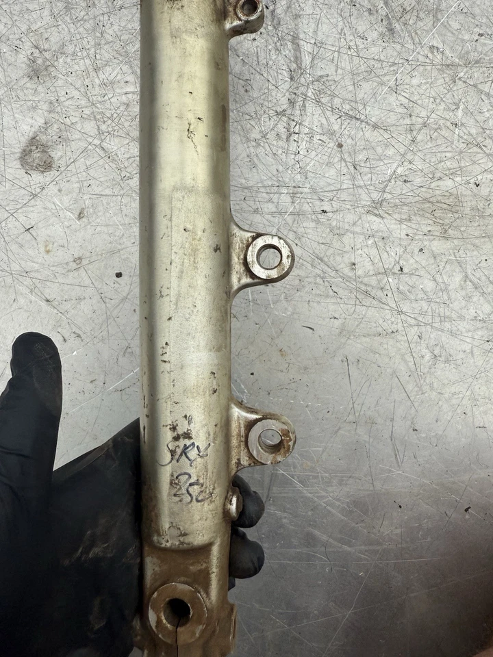 Tubos deslizantes horquillas delanteras Yamaha SRX250 SRX 250 FABRICANTE DE EQUIPOS ORIGINALES originales Foto 3 de 4