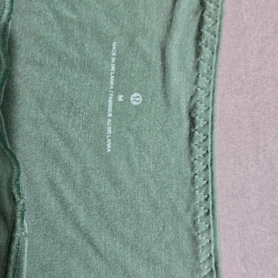 Pantalones Cortos Lululemon Para Mujer Verde Medio Atlético Motociclista Botín Foto 4 de 4