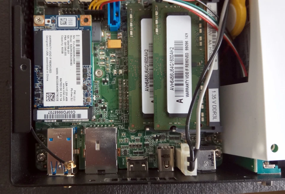 Lot of 2 units of Intel NUC D33217GK i3 including 4GB RAM & 256GB SSD - Image 4 of 4