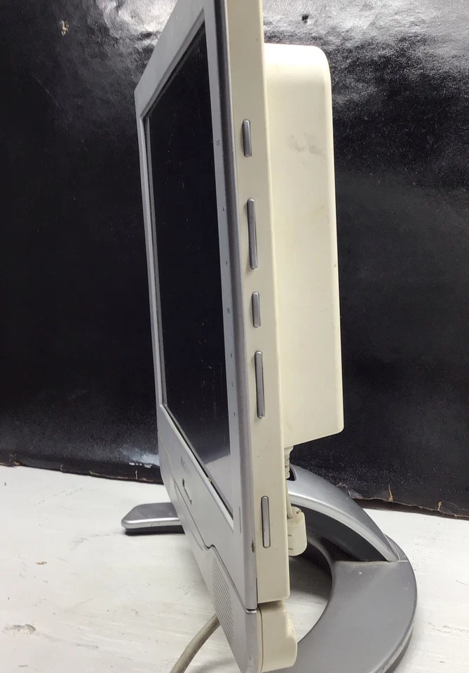 Philips Magnavox 150T4 15 Inch LCD Flat Monitor Retro Gaming T.V. +S Video Port - Image 2 of 4