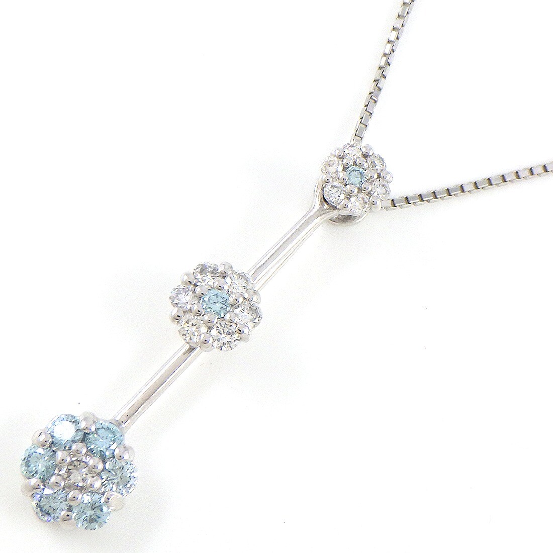 Fine Jewelry Necklace Flower 8P Treatment Blue Diamond 13P Diamond 