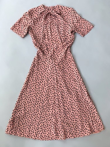 Abito vintage anni '40 stampa violino novità rayon crepe rosa e nero - taglia XS/S - Foto 5 di 13