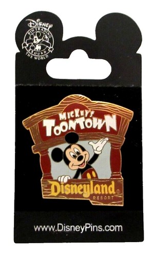 DISNEYLAND HAPPY NEW YEAR 2003 PIN BACK BUTTON | eBay