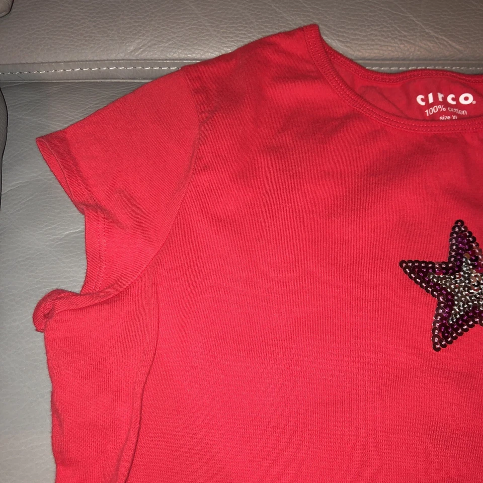 Camisa Target Circo Roja XL Estrella Lentejuelas Niña-usada solo unas pocas veces. Foto 4 de 4