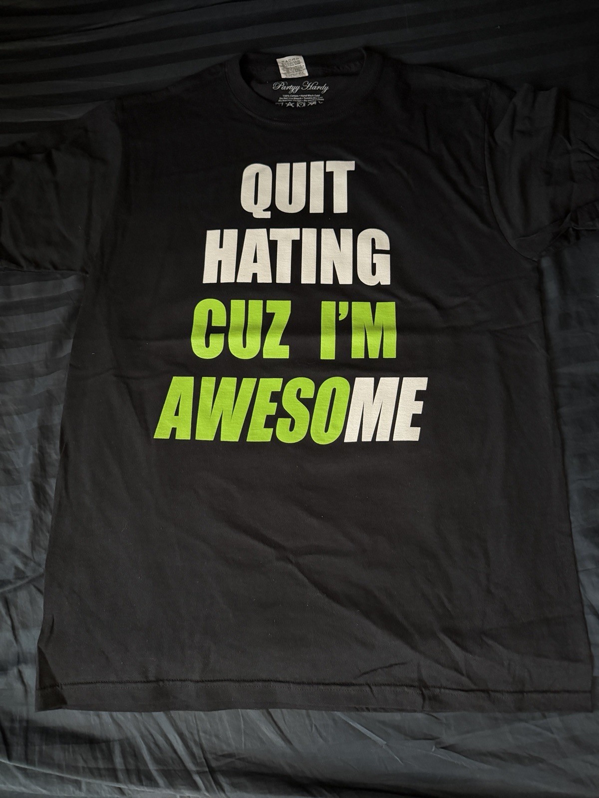 Quit Hating Awesome Green White T-Shirt Clothing Graphic Tee Men’s Size XL