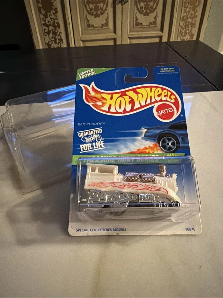 HOT WHEELS TREASURE HUNT - RAIL RODDER #589 1997 WHITE - NEW W PLASTIC CASE - Image 2 of 4
