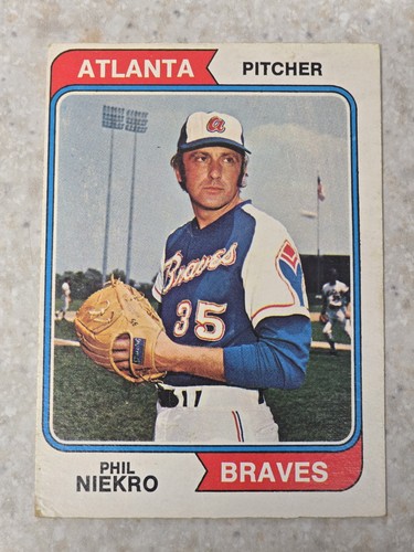 Phil Niekro #29 1974 O Pee Chee card