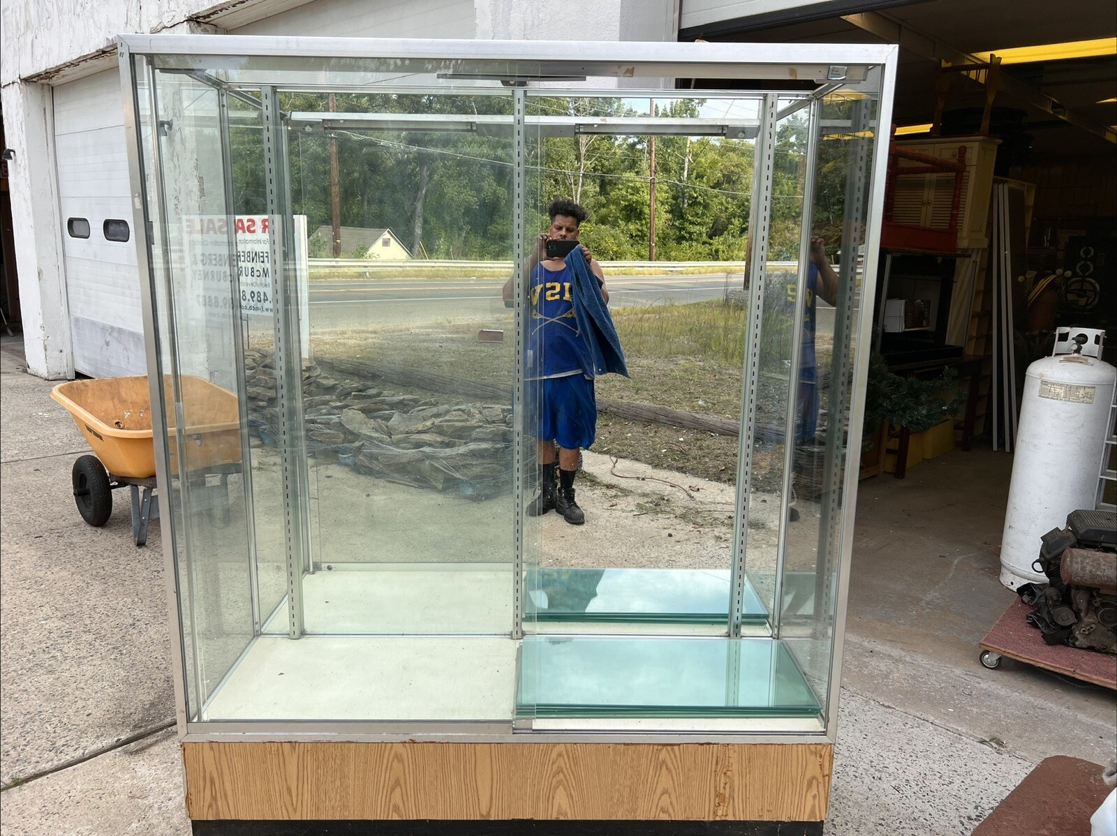 ALUMINUM AND GLASS DISPLAY SHOWCASE WITH LIGHTS AND GLASS SHELVES eBay