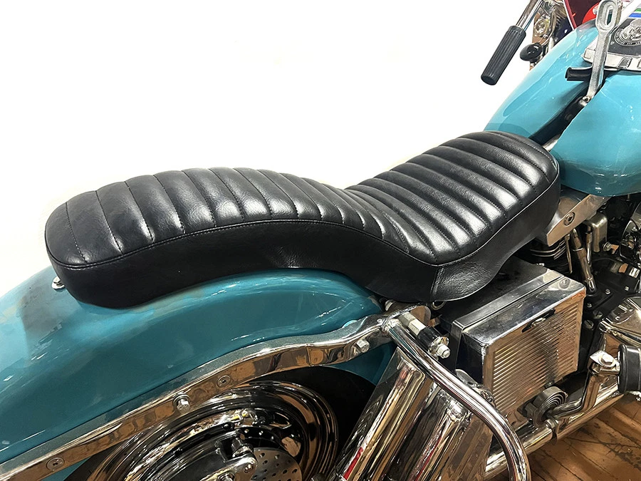 Asiento plegable Corbin Gentry negro para Harley Davidson Foto 3 de 4