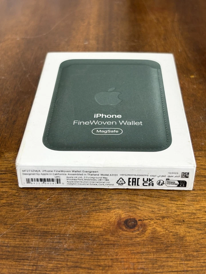 Cartera para tarjetas Apple FineWoven MagSafe iPhone 12 13 14 15 16 Evergreen / EXCELENTE Foto 4 de 4